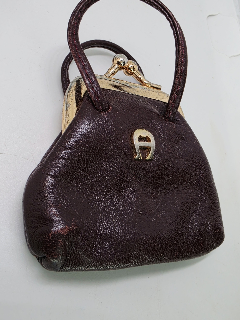 Vintage Etienne Aigner Burgundy Leather Kiss Lock Coin Purse Charm Mini Bag - Picture 2 of 8
